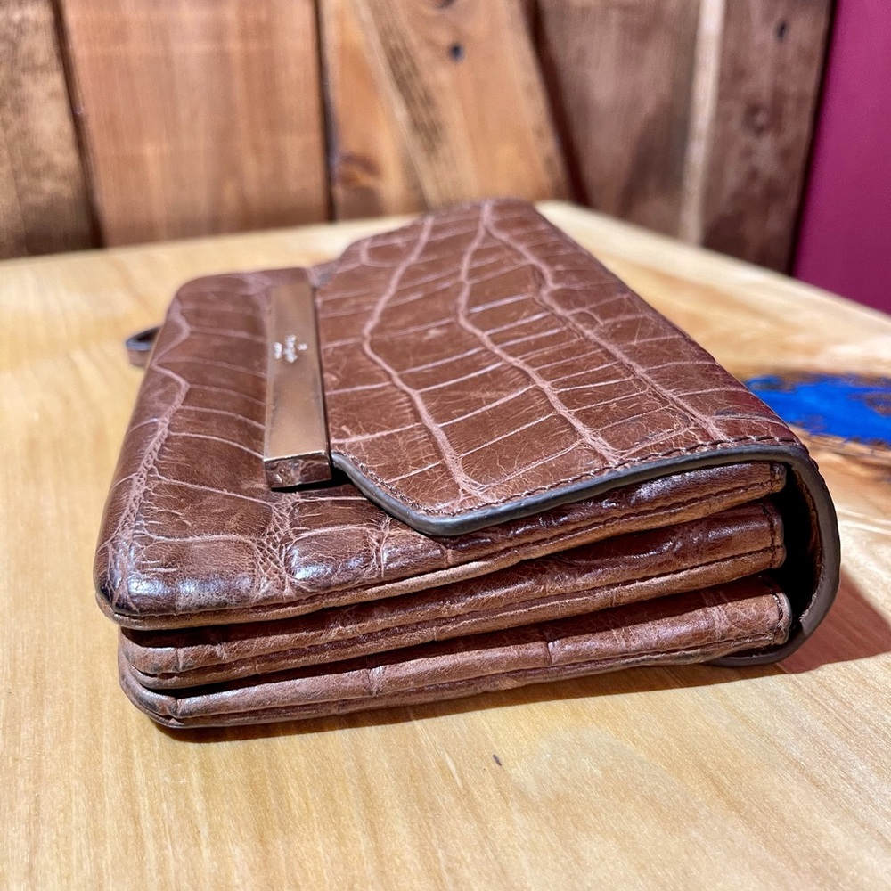 BROWN LEATHER KATE SPADE WRISTLET - Picture 3 of 11